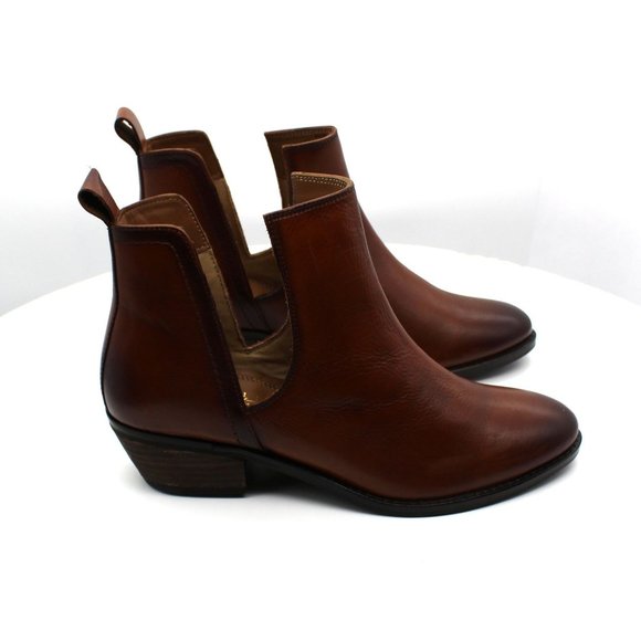 Journee Signature Women's Brigitte Bootie Women's Shoes - Picture 4 of 8